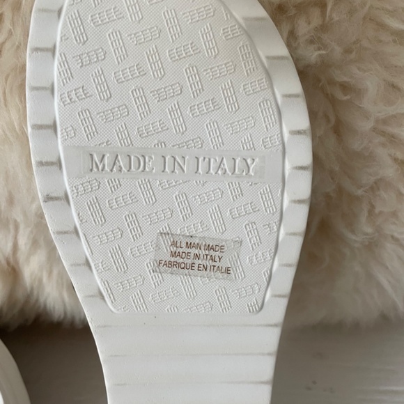 Italian Shoemakers Sandals - Picture 2 of 3